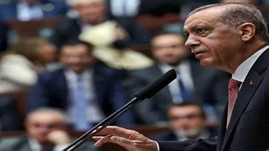 الرئيس التركي رجب طيب أردوغان يلقي كلمة في اجتماع حزبه في الجمعية الوطنية التركية الكبرى في أنقرة